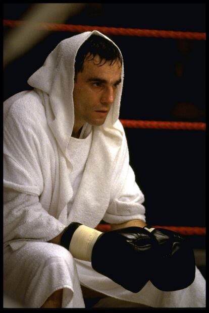 Danny Flynn (interpretado por Daniel Day Lewis) sale de la cárcel tras cumplir una sentencia de catorce años por su pertenencia a los terroristas del IRA. Con la firme determinación de empezar una nueva vida, reabre en su barrio un gimnasio para entrenar a jóvenes promesas del mundo del boxeo, sin discriminación política o religiosa. Como en la mayor parte de estas historias, el pasado vuelve y será su peor adversario.