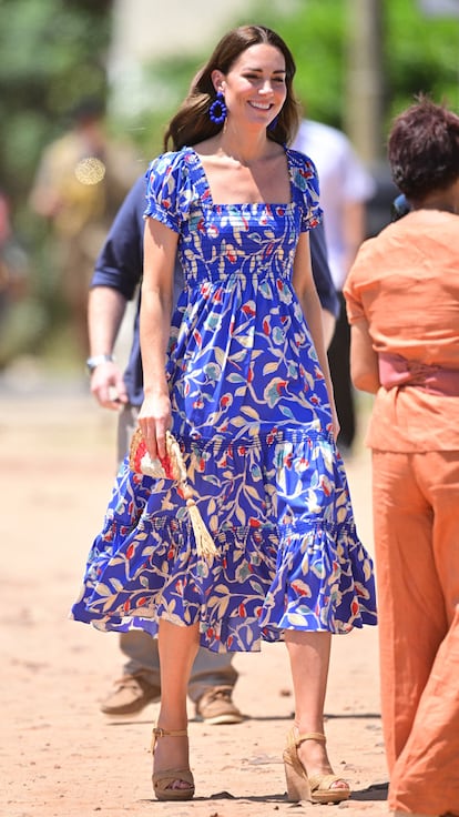 Este perfecto vestido de primavera de Tory Burch se agotó en horas, después de que lo luciera en su viaje oficial a Belice.