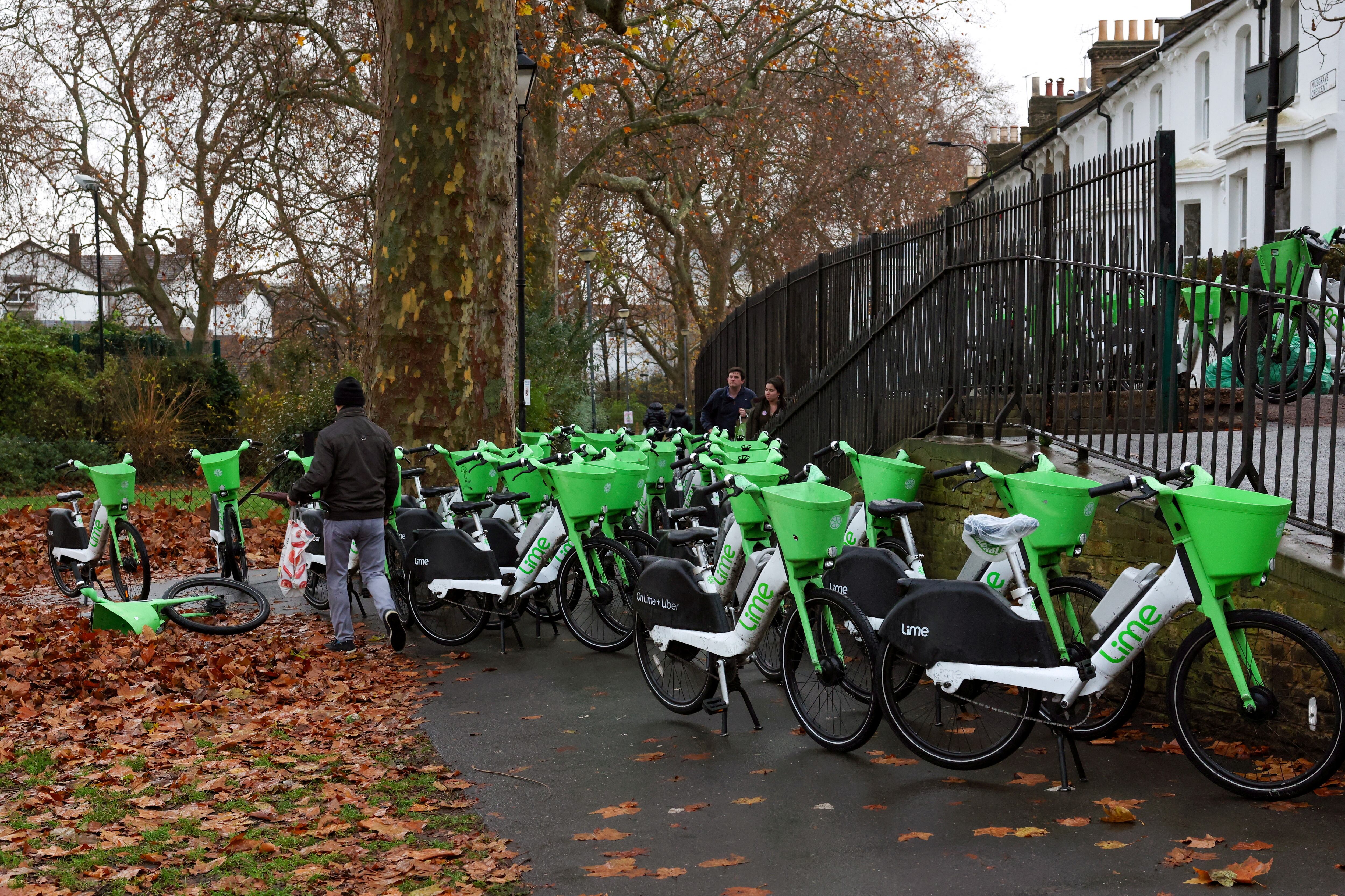 Lime, la empresa de bicicletas y patinetes de Uber, capta 150 millones de euros en su salida a Bolsa con un valor total de 1.600 millones