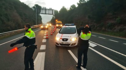 Como consecuencia del accidente, la circulación de trenes fue suspendida entre Manresa y Terrassa. El resto de las líneas estaban afectadas con retrasos de treinta minutos.