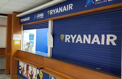 A Ryanair counter in Lanzarote.