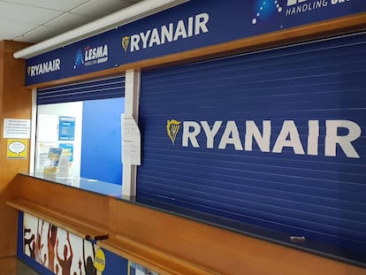 A Ryanair counter in Lanzarote.