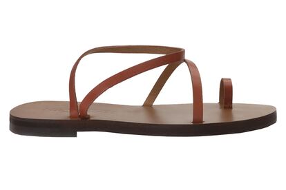La marca española Mercules firma estas sandalias ultraplanas y minimalistas confeccionadas artesanalmente en España. También están disponibles en negro.