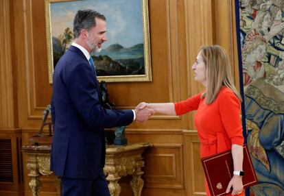 El rey Felipe recibe a la presidenta del Congreso, Ana Pastor, quien le ha comunicado formalmente la investidura de Pedro Sánchez como presidente del Gobierno al prosperar la moción de censura contra Mariano Rajoy. Madrid.