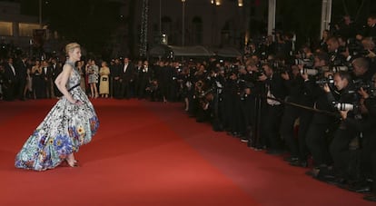 Cate Blanchett posa no carpete vermelho do Festival de Cannes em 10 de maio de 2018