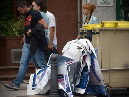 Contenedores de basuras en el centro de A Coruña.