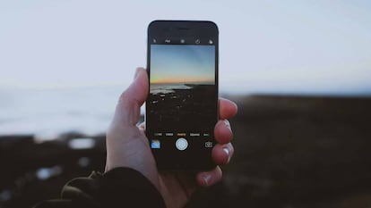 Accesorios para los iPhone al ir de acampada: estos son los imprescindibles