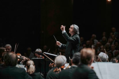Riccardo Muti dirige a la Filarmónica de Viena en la Grosses Festspielhaus el 15 de agopsto de 2025. Imagen cedida por el festival de Salzburgo.