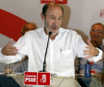 El secretario general del PSOE, Alfredo Pérez Rubalcaba este sábado en un acto en Canarias.