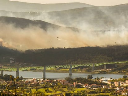 Incendio en Dodro y Rianxo, en la comarca gallega de Arousa.