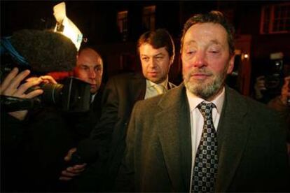 David Blunkett, al llegar a su domicilio londinense después de dimitir.