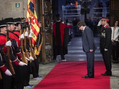 Carles Puigdemont entra en el Palau de la Generalitat.