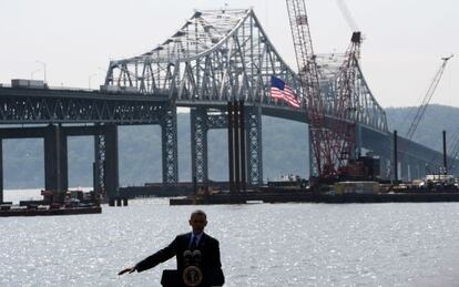 Obama diante da ponte Tappan Zee.