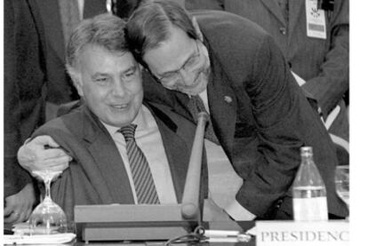 Felipe González y Javier Solana, durante la Conferencia Euromediterránea de Barcelona en 1995.