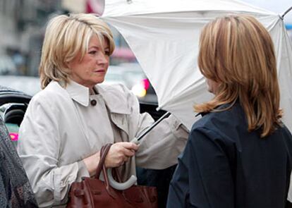 Martha Stewart, a su llegada ayer a un juzgado de Manhattan, donde le fueron comunicados los cargos.