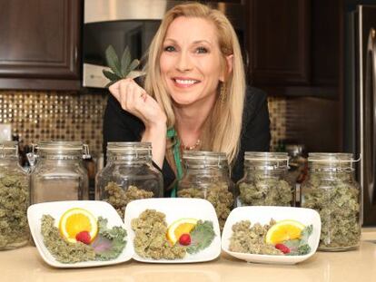 Cheryl Shuman, habla sobre el negocio de la marihuana en su casa de Beverly Hills en California.