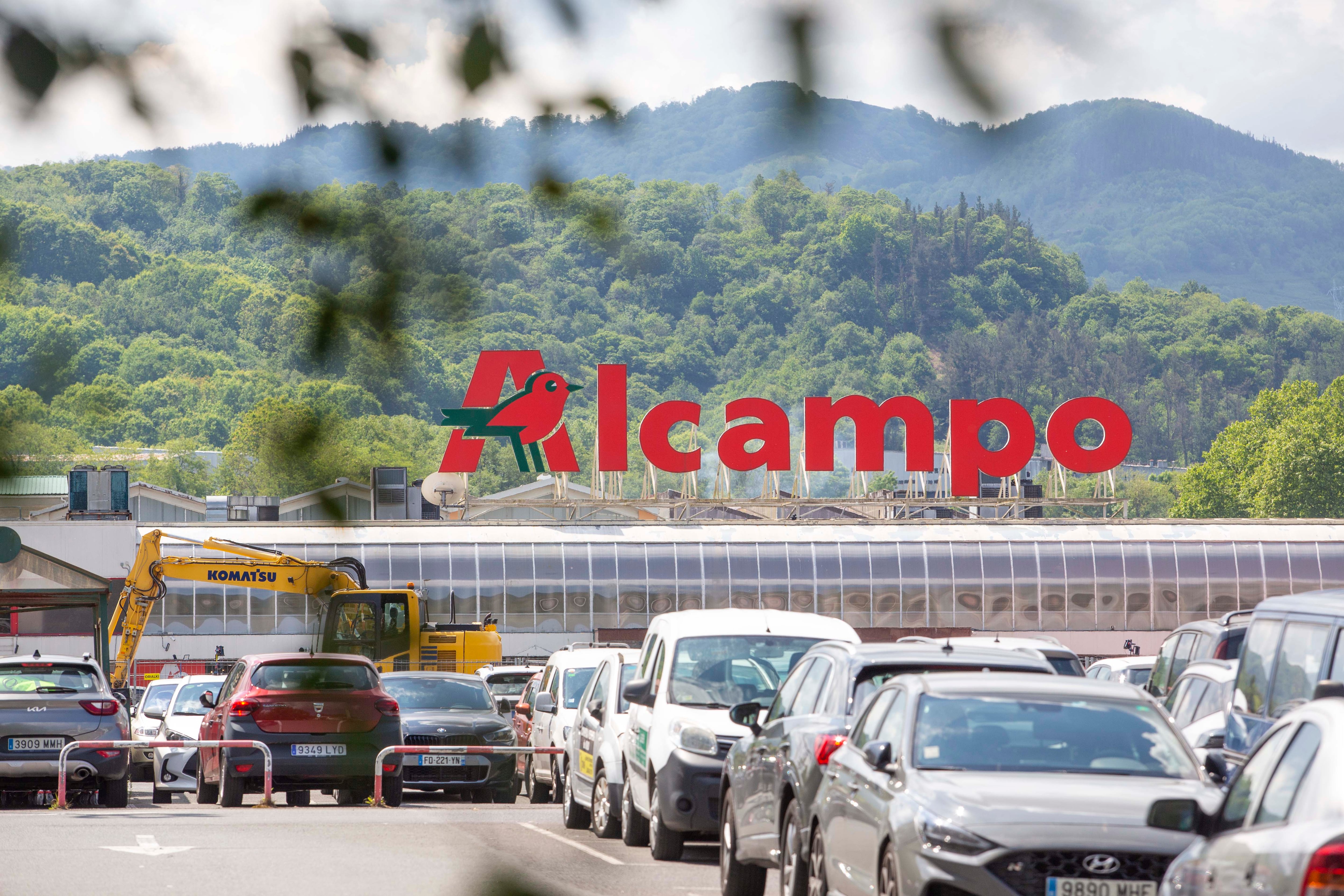 Tiendas abiertas 18 horas diarias de lunes a domingo: la alternativa de Alcampo en Aragón y Castilla y León para reducir los despidos