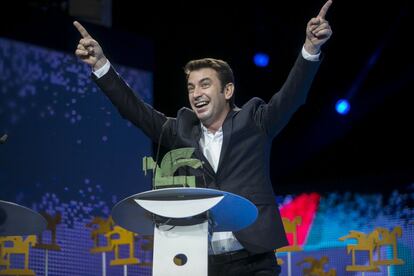 Arturo Valls recoge su premio Ondas al mejor presentador de televisión.