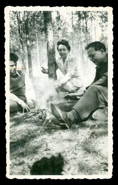 Dyonis Mascolo, Marguerite Duras y  Robert Antelme, en una imagen de 1943.