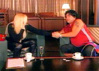 Maradona durante la entrevista que concedió anoche a una televisión argentina cerca de Buenos Aires.