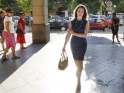 Sevilla/10-09-2013: La juez Mercedes Alaya, a su llegada hoy a los juzgados, donde ha abierto el proceso para imputar a Manuel Chaves y Jos&eacute; Antonio Gri&ntilde;an.
 FOTO: PACO PUENTES/EL PAIS