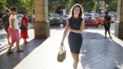 Sevilla/10-09-2013: La juez Mercedes Alaya, a su llegada hoy a los juzgados, donde ha abierto el proceso para imputar a Manuel Chaves y Jos&eacute; Antonio Gri&ntilde;an.
 FOTO: PACO PUENTES/EL PAIS