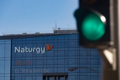 Fachada de la sede de Naturgy, en Madrid.