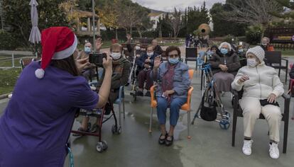 Actividades previas a la Noche Buena en la residencia Vila Clavellina, este jueves.