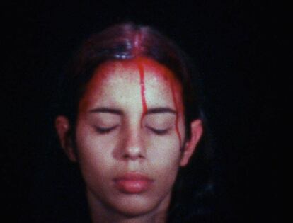 &#039;Sweating Blood&#039; (1973), v&iacute;deo de Ana Mendieta. / &copy; The Estate of Ana Mendieta Collection, LLC. Courtesy Galerie Lelong, New York.