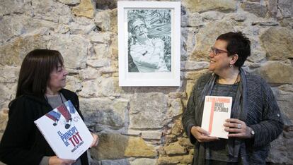 Adelai de Pedrolo, izquierda, y Anna Maria Villalonga, durante la presentaci&oacute;n del a&ntilde;o Pedrolo.