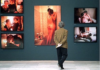 Un aspecto de la exposición de Nan Goldin, en el Palacio de Velázquez, del Retiro de Madrid.