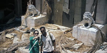 Cristin Milioti y William Jackson Harper, en el tercer episodio de la serie.