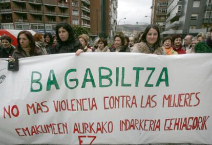 Manifestación de mujeres contra la violencia machista, en Santutxu (Bilbao).