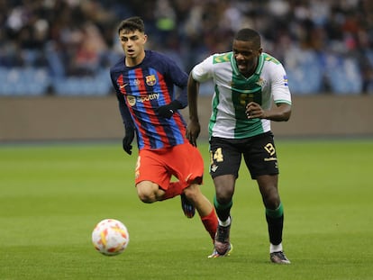 Pedri y Carvalho, durante el partido del pasado jueves en Riad.