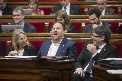 Neus Munté, Oriol Junqueras i Carles Puigdemont avui al Parlament.