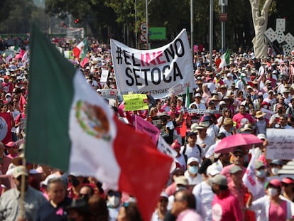 Marcha en Ciudad de México contra la reforma electoral.