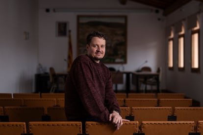 Omar Noumri, alcalde Castelló de Farfanya (Lleida), por ERC, en su pueblo.