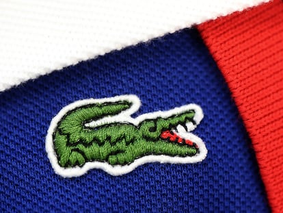 El logo de Lacoste deja de lado su carácter más preppy para aliarse a personajes irreverentes.