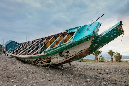 From January to July 2023 and according to data from the Spanish Ministry of the Interior, a total of 8,500 migrants reached the coasts of the Canary Islands. According to the International Organization for Migration (IOM), between January and June of this year, 177 migrants died or disappeared on the Canary Route, which leads from West Africa to the Spanish archipelago. The image shows a Senegalese migrant boat, popularly called a 'cayuco', on the beach of Las Galletas, in Tenerife, in December 2020. The boat made landfall with 67 occupants, 28 of them minors. The Gambian and Senegalese cayucos have flat bottoms, are made of wood and stand out for their colorful hulls. They can measure up to 25 meters in length and carry about 200 people.