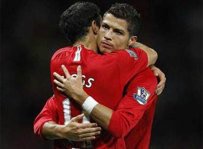 Cristiano Ronaldo festeja su gol ante el Middlesbrough con Giggs.