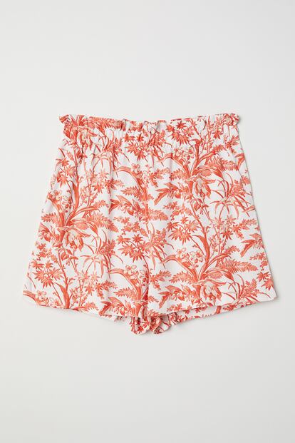 Bermuda corta y amplia de estampado tropical de H&M. Ahora, 3,99 euros. (Antes, 9,99 euros).