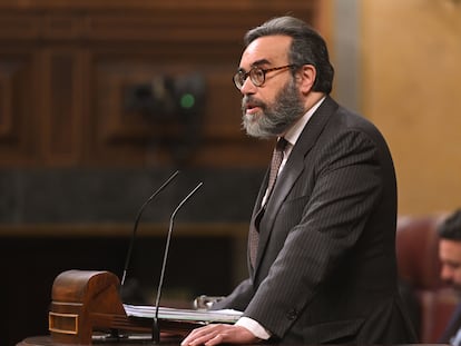 El diputado de Vox José María Sánchez interviene en la sesión plenaria del Congreso, este martes.