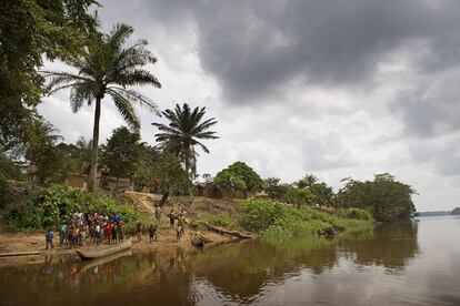 Ngombe, en el norte de la República del Congo, es una localidad de 8.000 habitantes que creció gracias a las personas que trabajan para la empresa de silvicultura Industrie Forestière d'Ouesso (IFO). La cuenca del Congo es la región de bosques tropicales más importante después del Amazonas y las concesiones de la empresa en este lugar abarcan aproximadamente 1,16 millones de hectáreas.