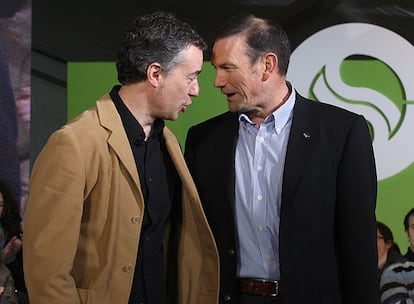 El presidente del PNV, Íñigo Urkullu (izquierda), conversaba con el <i>lehendakari</i> Ibarretxe durante el último Aberri Eguna en Bilbao.