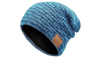 regalos amigo invisible unisex: gorro confeccionado en punto con conexin bluetooth.