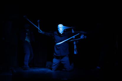 Representación teatral de la compañía de la cárcel Burj Erroumi en el Festival de Cartago, el 6 de diciembre de 2023.