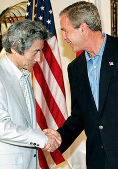 Bush y el primer ministro japonés, Koizumi, en Savannah.