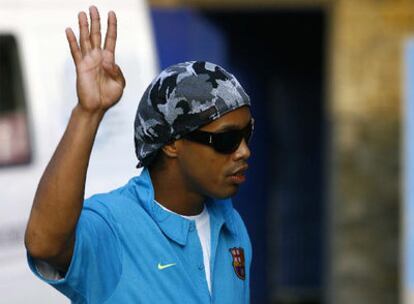Ronaldinho a la salida del entrenamiento