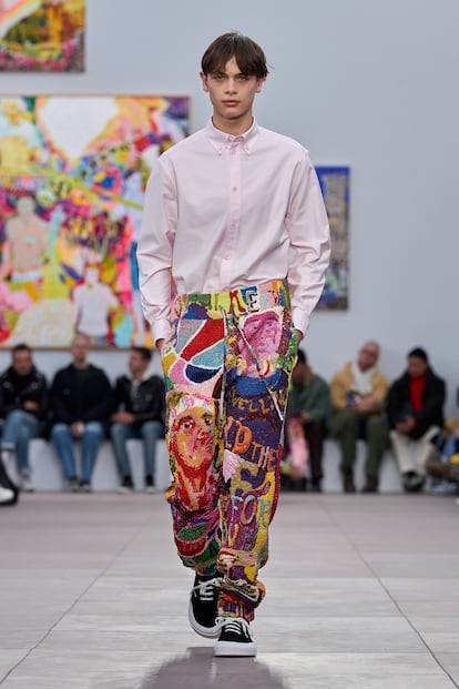 Parte de la colección de Loewe presentada en la semana de la moda masculina de París el 20 de enero de 2024.