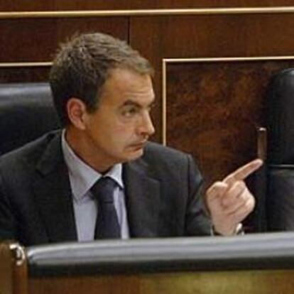 Zapatero moviliza 11.000 millones para reactivar la economía y crear 300.000 empleos